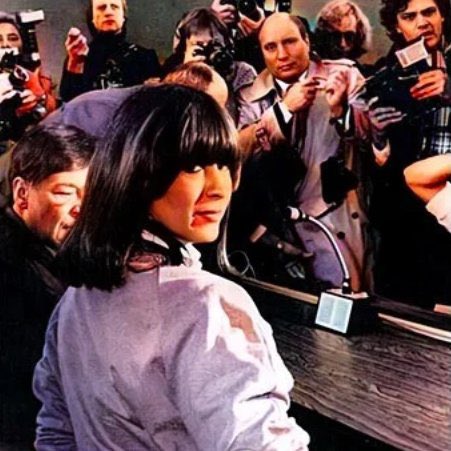 lolitascak3's tweet image. เรื่องนี้เป็นคดีมธุสรในชีวิตจริงเวอร์ชั่นเยอรมันที่กลายเป็นคดีดังสะเทือนคนทั้งประเทศ เด็กผู้หญิงคนนึงถูกฆ่าข่มขืนยัดศพลงกล่องอย่างโหดเหี้ยม แต่คนร้ายกลับบอกว่าเด็กเจ็ดขวบคนนี้มาอ่อยเขาเองเลยควยคุมตัวเองไม่ได้! เมื่อกฎหมายไม่ช่วย แม่คนนี้เลยตัดสินใจลุกขึ้นมาแก้แค้น (มีต่อ)