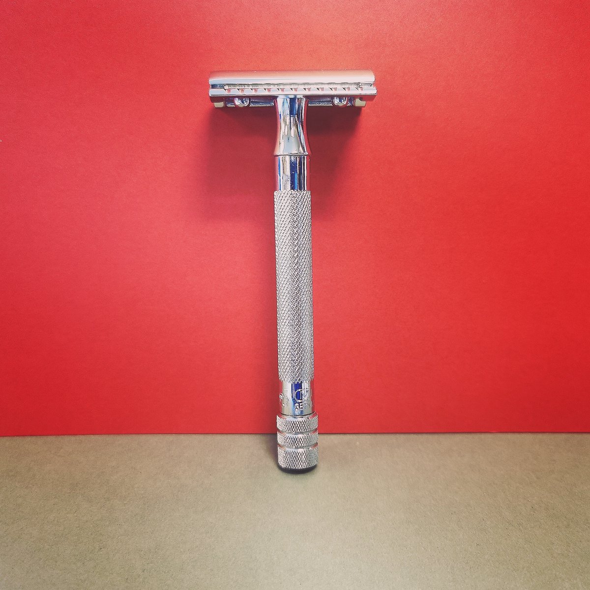 Providing a close shave that is also gentle on the skin, the Merkur 23C DE Razor is the ideal razor for first-time shavers. The knurled design paired with a long handle gives you complete grip and control while looking stylish and classic. 

#shaving 

theenglishshavingcompany.com/en_gb/merkur-2…