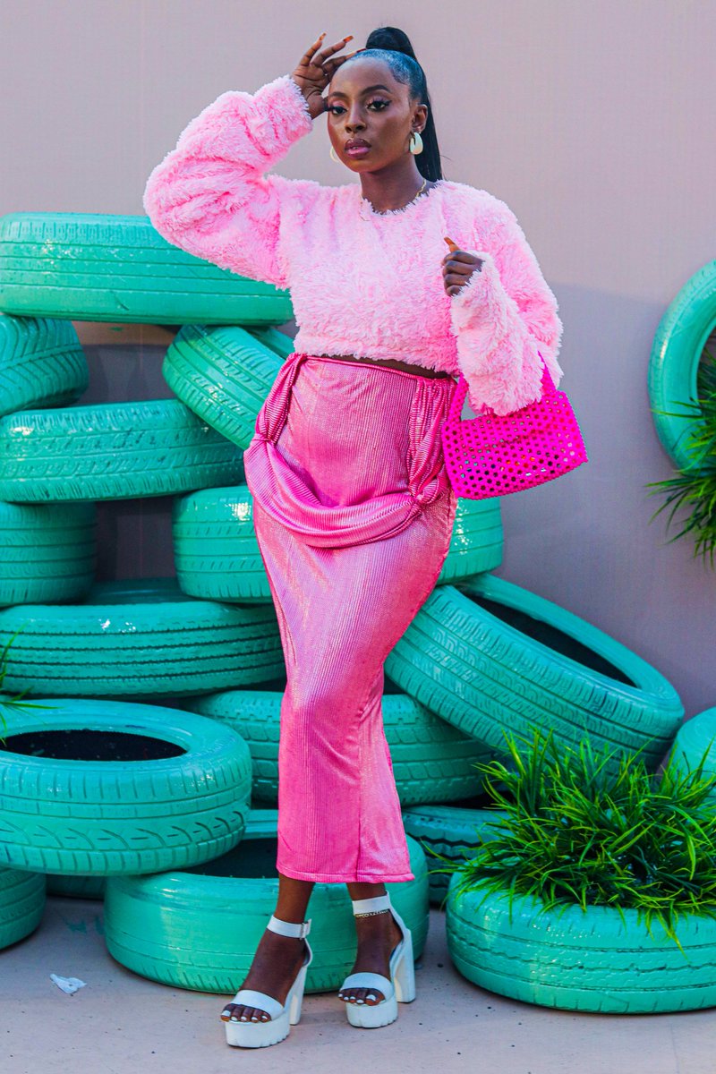 Adeyeyesegun00's tweet photo. Fashion week🤍
#fashion #fashionstyle #fashiondesigner #fashionweek #nigeriaphotography #photooftheday #portrait #tellastory #photoseries #tellthatstory davido https://t.co/K7vCmJrp4V