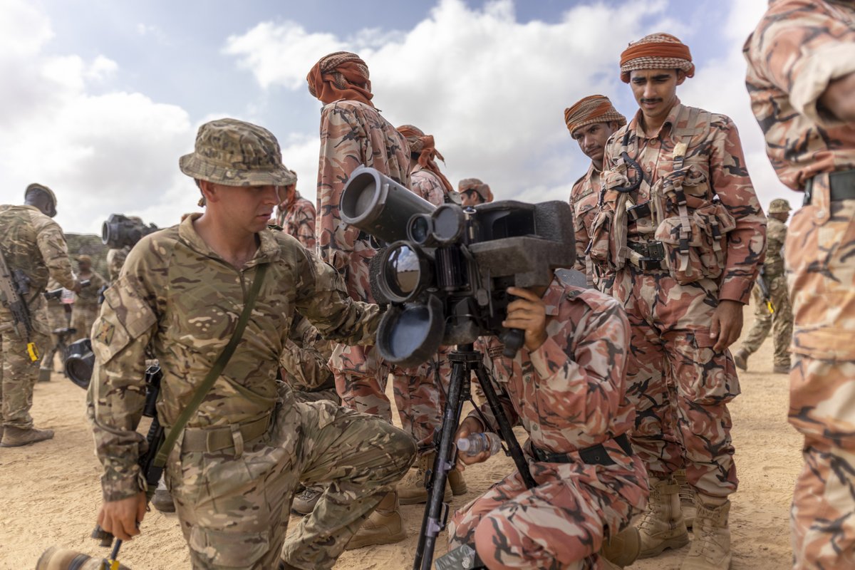 Exercise #KhanjarOman aims to develop joint capabilities with the Royal Army of Oman. Alongside many activities in the region, this exercise practices air and land integration and operating in a desert environment. Read more 👉 army.mod.uk/DesertKhanjar #EnduringFriendship