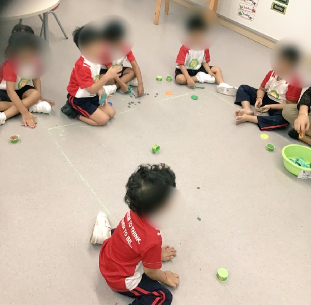 JoyDeepika's tweet photo. Spaghetti with a twist!
Rolling some play dough to make the longest spaghetti only to cut it into small pieces with our new friend.
We used to love play dough and now we love our pair of scissors too.
#exploringnewtools #eyhappydays @hemavani11 @archana2804 @oismumbai https://t.co/cUFeDqWMUc