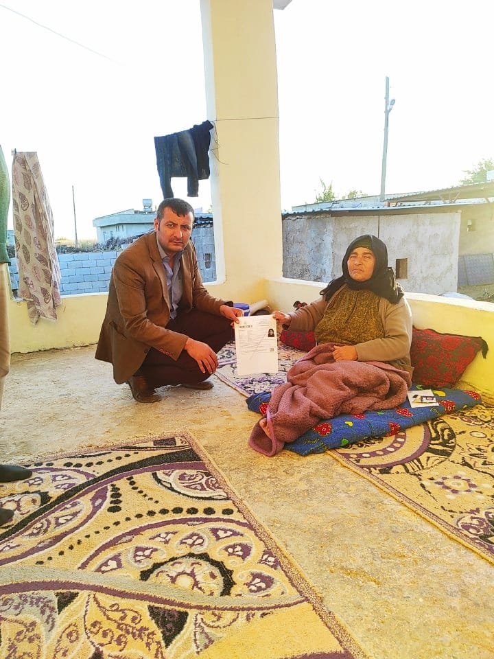 #AdresteNüfusHizmeti kapsamında müdürlüğümüze gelemeyen vatandaşımızın TCKK işlemleni ikamet adresinde alarak hayır duasını aldık.. #HayatınızınHerAnında <a href="/sefikaygol/">Şefik AYGÖL</a> <a href="/TCNufus/">Nüfus ve Vatandaşlık İşleri Genel Müdürlüğü</a>
<a href="/HarranKaymakam/">Harran Kaymakamlığı</a> <a href="/HASANBASARAN07/">Hasan BAŞARAN</a> @Bilalyetgin63