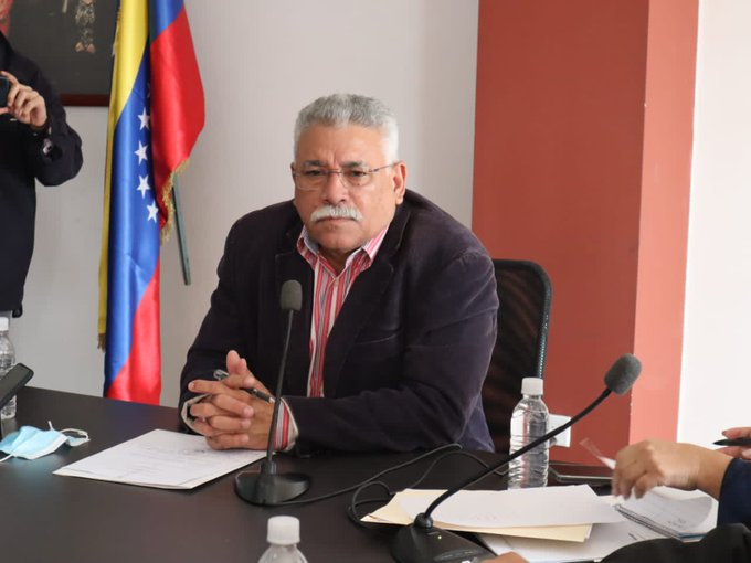 cpepanven's tweet photo. Les he pedido a cada uno de los parlamentarios que forman parte de nuestra Comisión de Energía y Petróleo, la necesidad de ampliar la consulta del #Proyecto de Ley de Energías Renovables y Alternativas, sin ningún tipo de exclusión. #VenezuelaYColombiaJuntas #2Noviembre https://t.co/dOafxudyxs