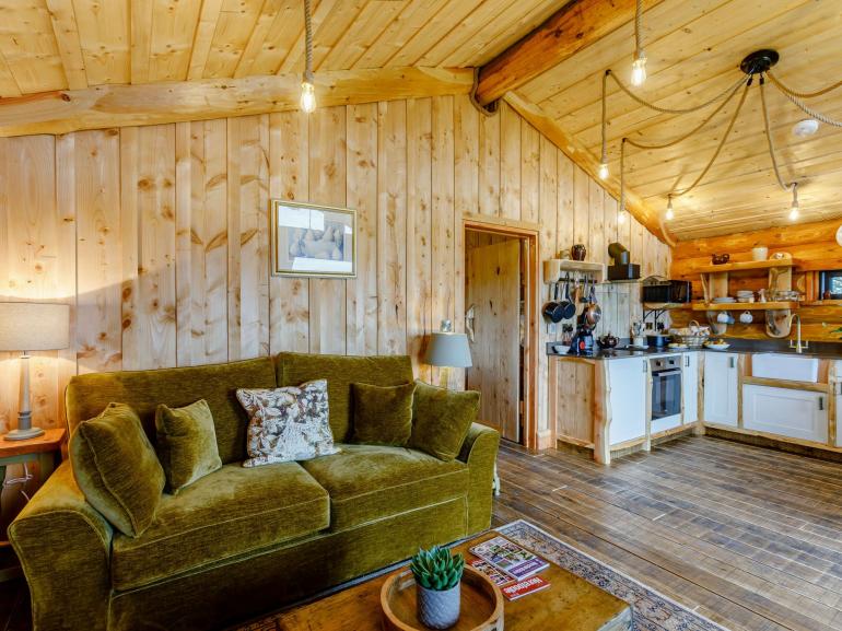 Last Minute Lodges tweet media