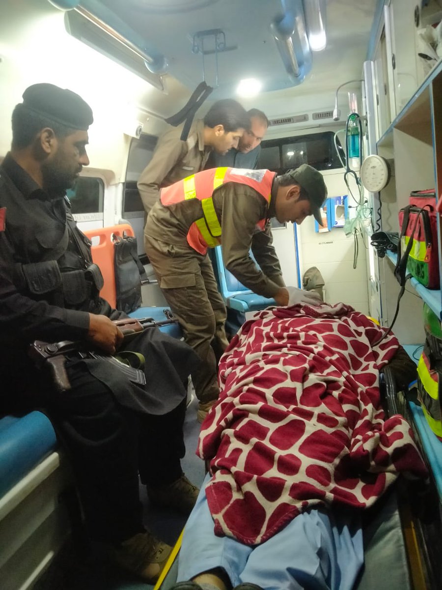 Rescue1122Buner's tweet photo. ریسکیو1122بونیر:

بونیر:کوز گوکند کےقریب فائرنگ۔ریسکیو1122

بونیر:گولی لگنے سے طارق رحیم ولد رحمت گل عمر 40 سال ساکن کوز گوکند جانبحق۔ 

بونیر:اطلاع موصول ہونے پر ریسکیو1122 ایمبولینساور میڈیکل ٹیم موقع پر پہنچ گئی۔

بونیر:ریسکیو1122 میڈیکل ٹیم نے جانبحق شخص کو ہسپتال منتقل کردیا https://t.co/Ru9mcs70Ww