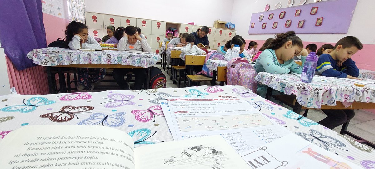 Bu hafta okuma saatimizde bize eşlik eden değerli velimize teşekkür. ederiz.