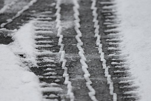 TRAXIO_be's tweet photo. TRAXIO vous rappelle de changer à temps vos pneus d'été pour des pneus d'hiver. N'attendez pas qu'il soit trop tard.
https://t.co/6XFjaI3Foa
#TRAXIO #PNEUBAND #FEDERTYRE https://t.co/3oro0h26dL