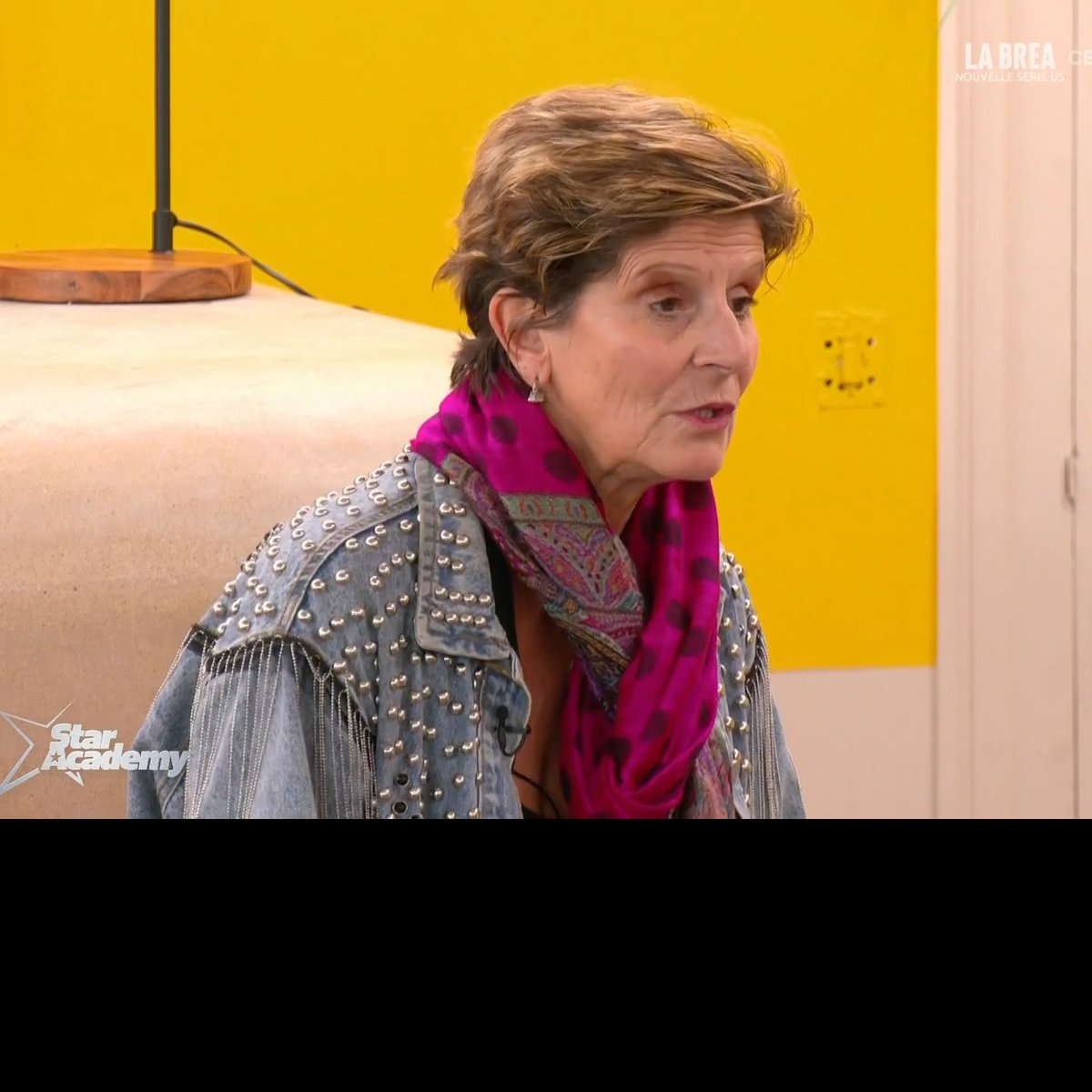 staracreact's tweet image. Laure qui veut parler à Julien.
Elle fait son Méa Culpa. "je t'ai pas laissé parlé, je suis censé vous apprendre à gérer vos émotions et j'ai pas géré les miennes. J'ai pas tenu compte de ton malaise". #StarAcademy