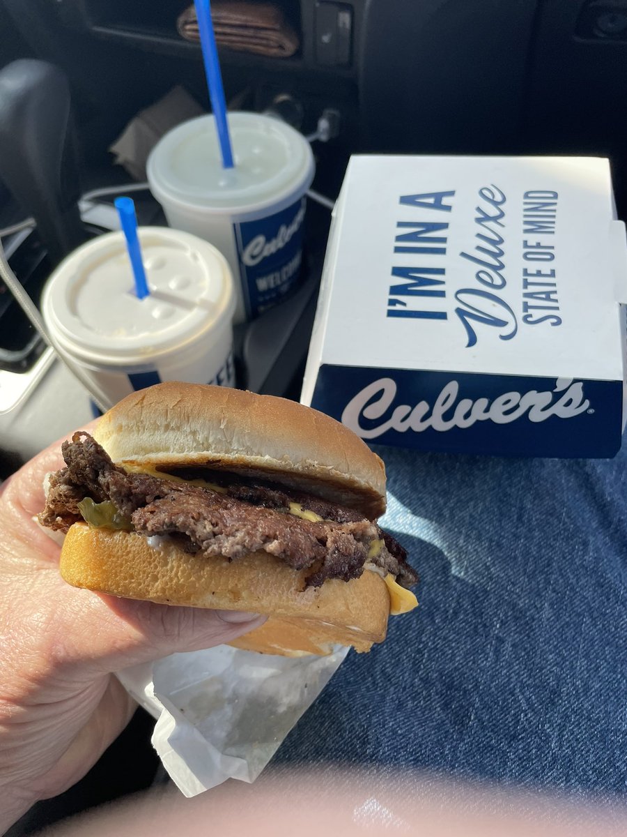 This will absolutely do in a pinch.  They butter their buns.  And it’s a smash burger.  I’m a fan. #food