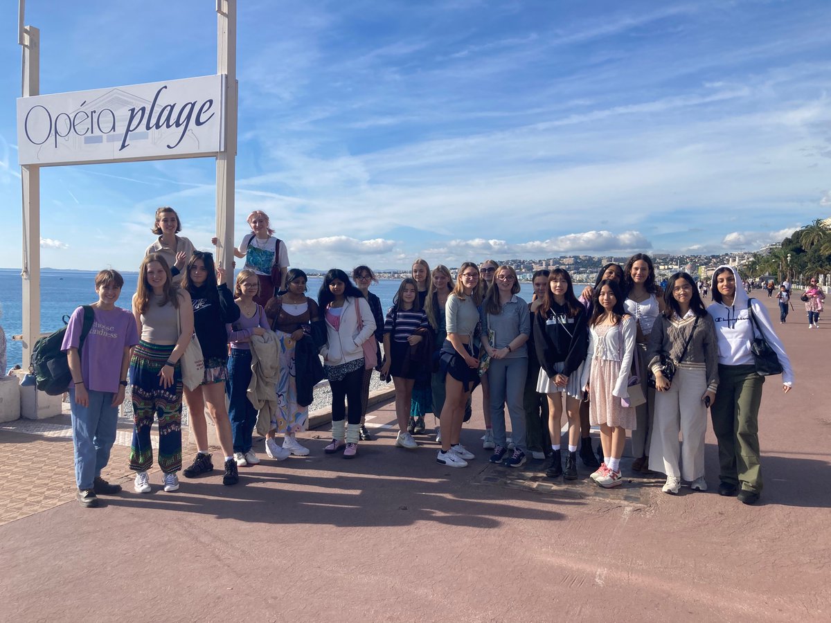 RHSBLanguages's tweet photo. Lovely first sunny day exploring le Vieux Nice and la Colline du Château. #halsburytravels https://t.co/IQkYNIck2D