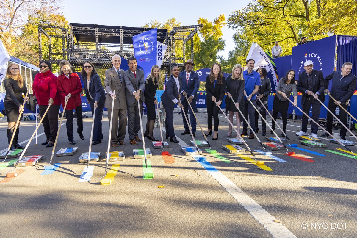 NYC_DOT's tweet photo. Good luck to the 50,000+ 🏃🏻‍♂️ of the #TCSNYCMarathon 🥇 this Sunday!

In addition to today’s “marathon blue” line ceremony, our night crew will paint the line in all 5 boroughs and our roadways crews have been checking the route to ensure a smooth run. https://t.co/oMn6ifnegH