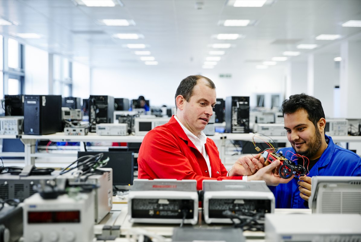 Our Electrical and Electronic Engineering programme has been ranked 4th in the Guardian’s Best UK University’s 2023 rankings🎉

Moving up three places from 2022 shows the department's commitment to delivering an exceptional student experience.
#NationalEngineeringDay #McrMetProud