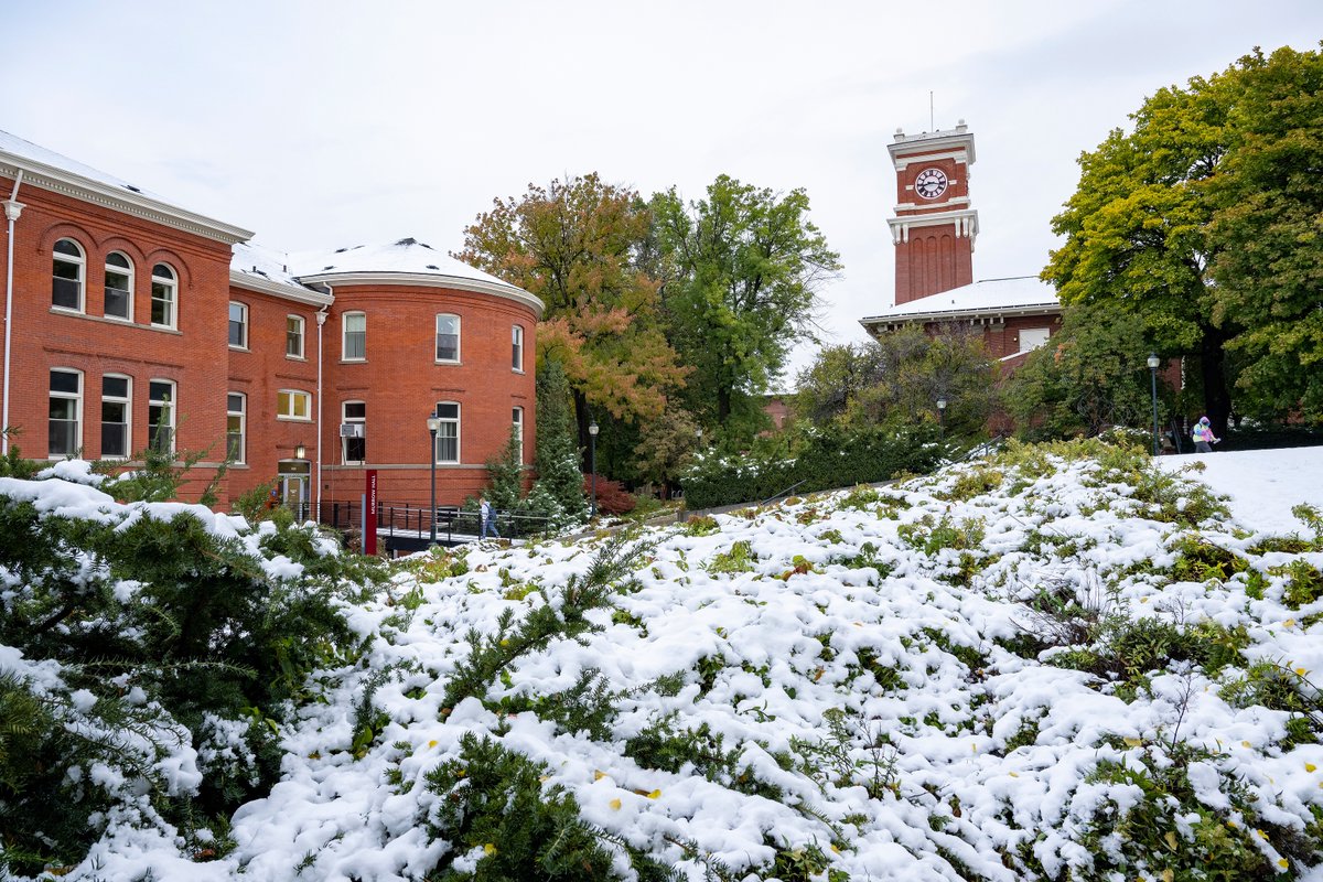 WSUPullman's tweet photo. A few more #snow pics from this morning ➡️ https://t.co/EiaHA8BbNN 📸: Robert Hubner, #WSU Photo Services ❄️ #GoCougs https://t.co/tMfdCoT05c