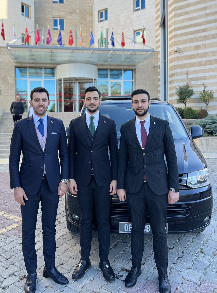 Kardeşim <a href="/1turanerdem/">Av.Turan Erdem</a> ‘in  <a href="/baskenthukukt/">Hukuk Topluluğu</a> tanışma toplantısına, 
TBB Başkanımız <a href="/erincsagkan/">Erinç Sağkan</a> ve TBB Kariyer Merkezi YK üyesi <a href="/agaoglu_fuat/">Abdullah Fuat AĞAOĞLU</a> ile katıldık. Kardeşim Turan’a ve yönetimine başarılar diliyorum. 🇹🇷