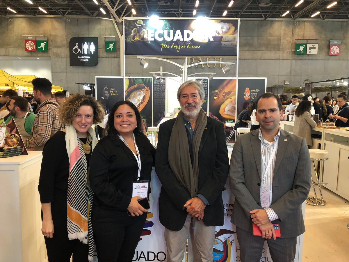📍#Francia 🇫🇷l En el marco del evento #SalonDuChocolat en París, el arqueólogo ecuatoriano Francisco Valdez, dio a conocer su investigación que determina al cantón de Ecuador, Palanda, como el lugar con las primeras evidencias de domesticación del cacao.🍫🇪🇨

#MásEcuadorEnElMundo
