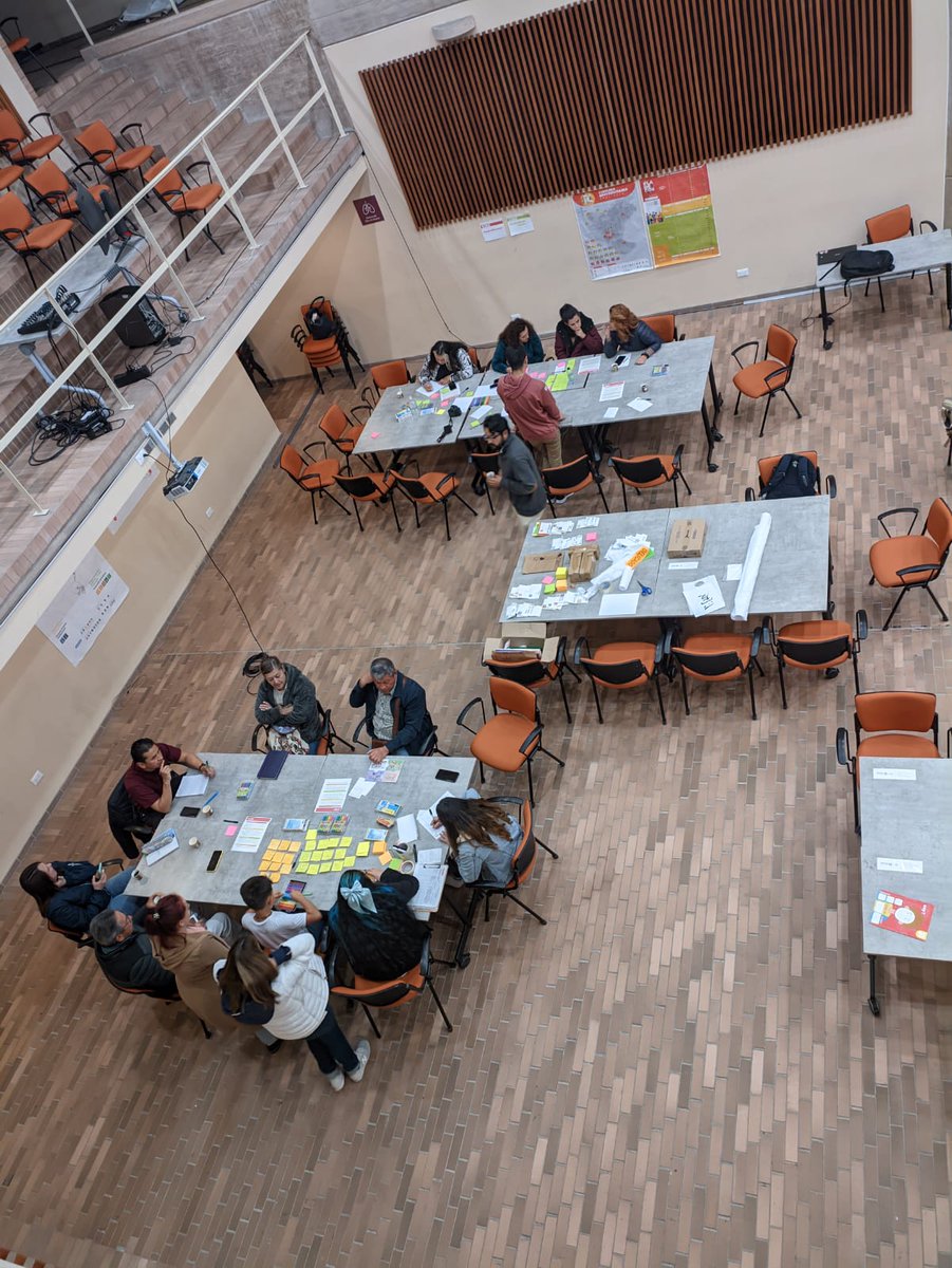 #CiudadInnovadora ✨ ALCALDÍA TRABAJANDO 
Con líderes de Comuna Atardeceres, actualizamos el Pladeco. 

Entre las solicitudes: parques, seguridad ciudadana, esterilización de animales, protección de laderas, pedagogía en manejo de residuos.

¡Manizales AVANZA, no te quedes atrás!