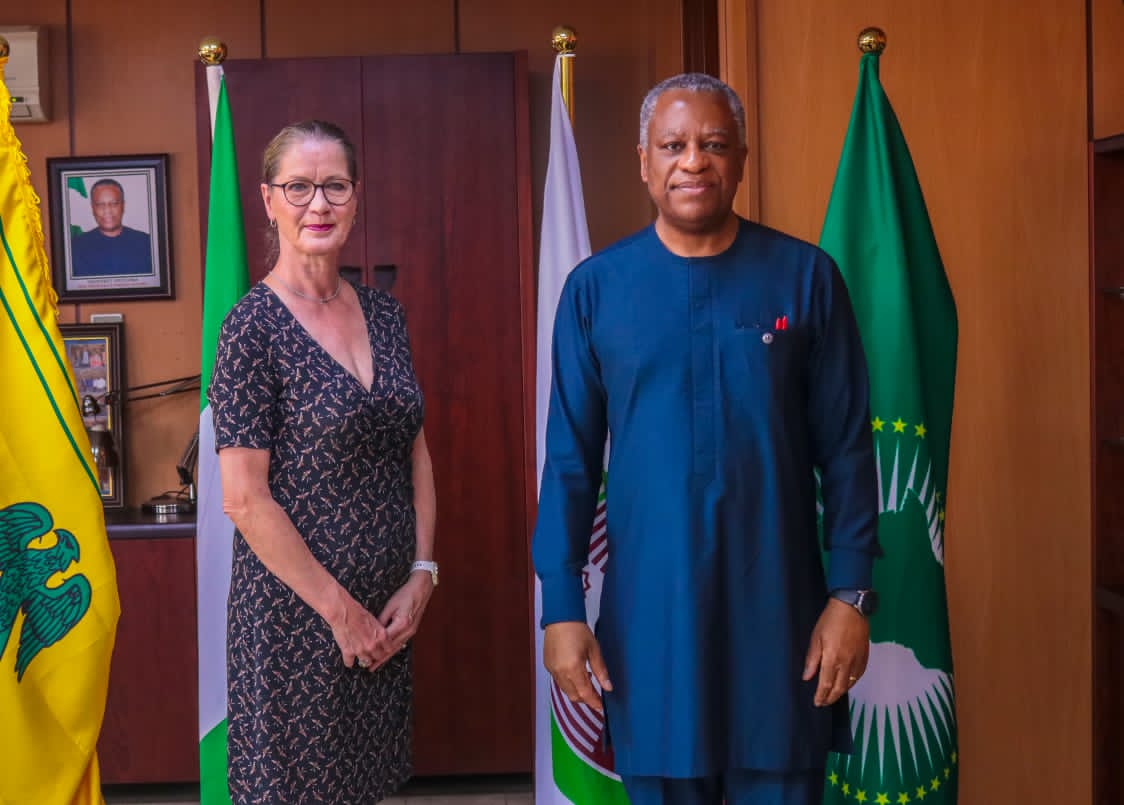 Geoffrey Onyeama tweet media