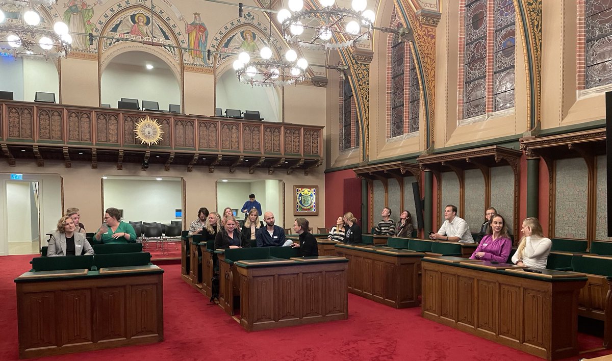 Vanavond spreek ik names <a href="/wetterskip/">Wetterskip Fryslân</a> samen met <a href="/avine_fokkens/">Avine Fokkens-Kelder</a> van <a href="/provfryslan/">Provincie Fryslân</a> met ca. 40 jonge Friezen over de toekomst van ons watersysteem (t.b.v. de gezamenlijke Blauwe Omgevingsvisie) in de Statenzaal van het provinciehuis.