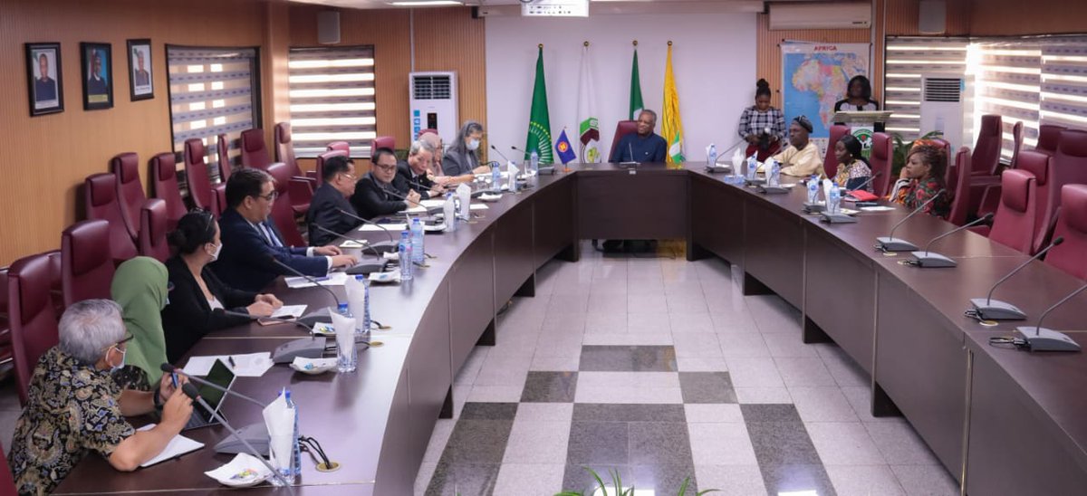 Geoffrey Onyeama tweet media