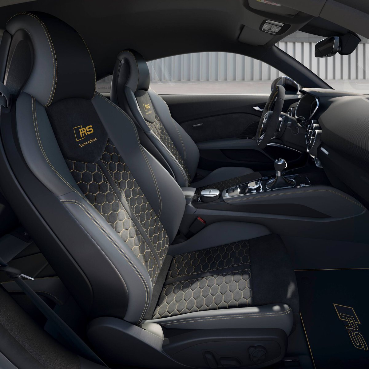 Audi_Montigny's tweet photo. Voici la Nouvelle #AudiTTRSCoupé #iconicedition, LE modèle qui incarne le courage et l’élégance sans compromis... 🔥
Cette édition spéciale est limitée à 10 exemplaires pour la France.
_
Au quotidien, prenez les transports en commun.
#SeDéplacerMoinsPolluer https://t.co/nhcih3xe0Y