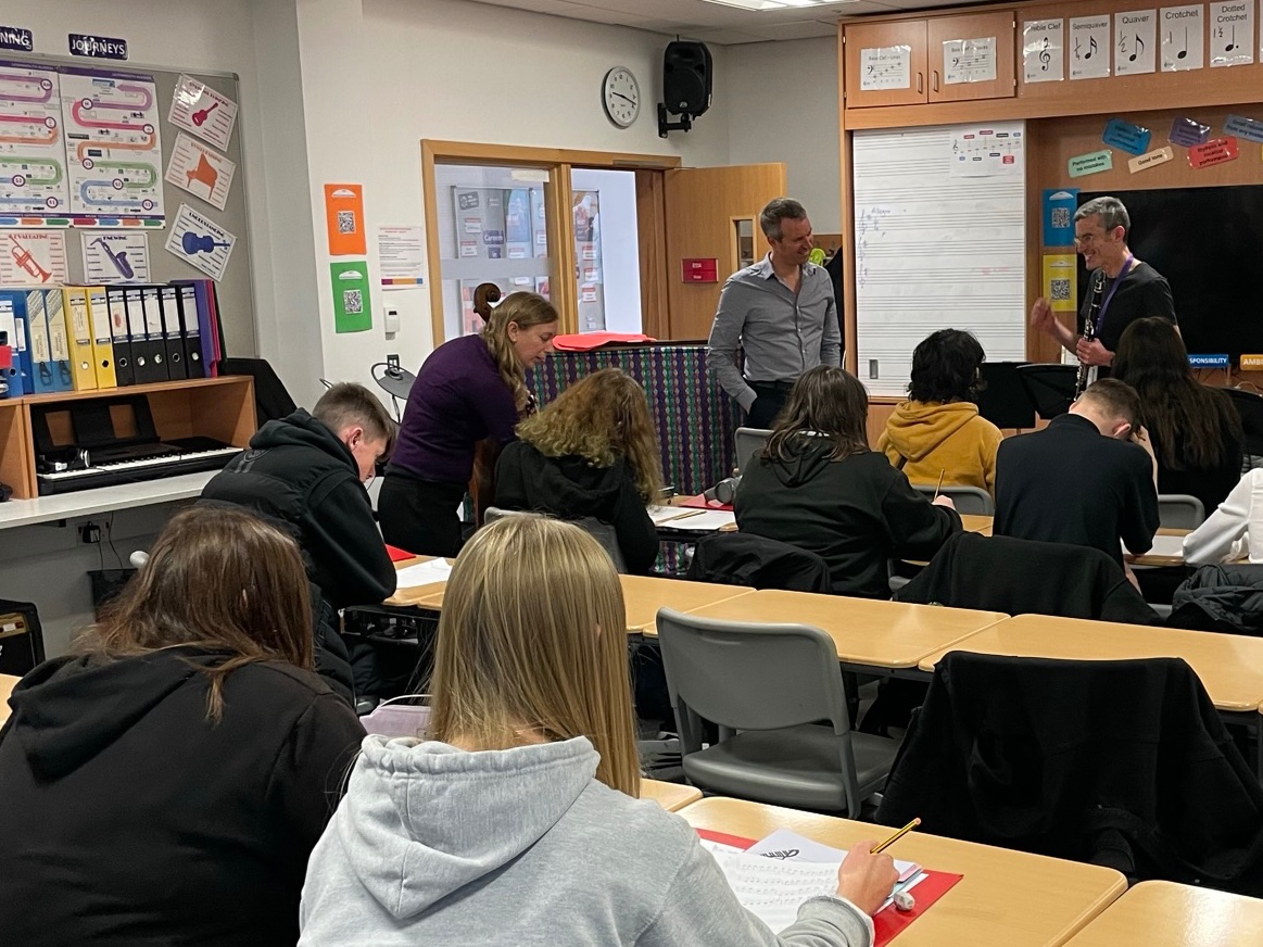 LevenmouthAc's tweet photo. πΌWe were privileged to welcome back @OliSearle and some of the wonderful team from @rednoteensemble to the music department today! The team have been working on composition with some of our higher pupils, who have been producing some fantastic work! Well done all! #LevAcMus πΆ https://t.co/hVXqc5Z901