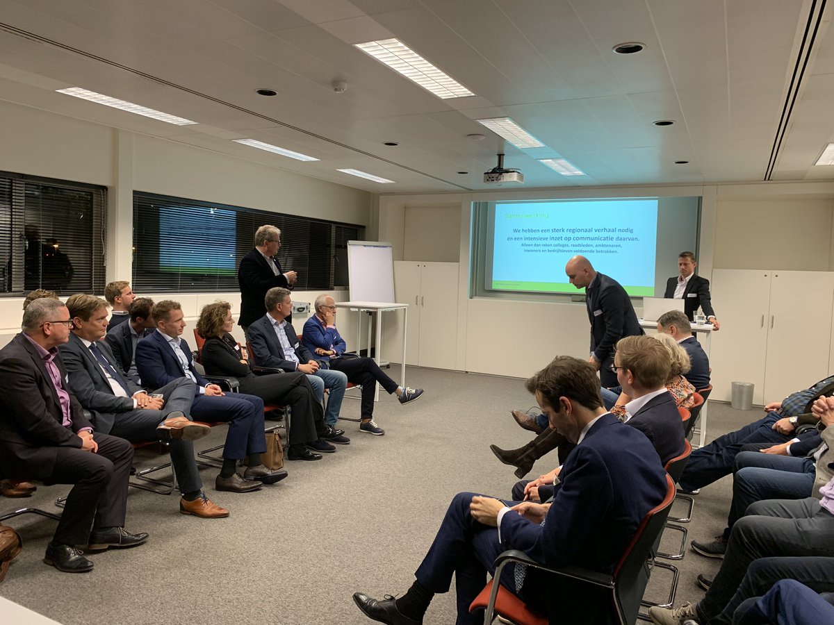 Volop debat door onze bestuurders over ambities Samenwerkingsakkoord <a href="/MRE_netwerk/">Metropoolregio Eindhoven</a> in Lagerhuis-opstelling