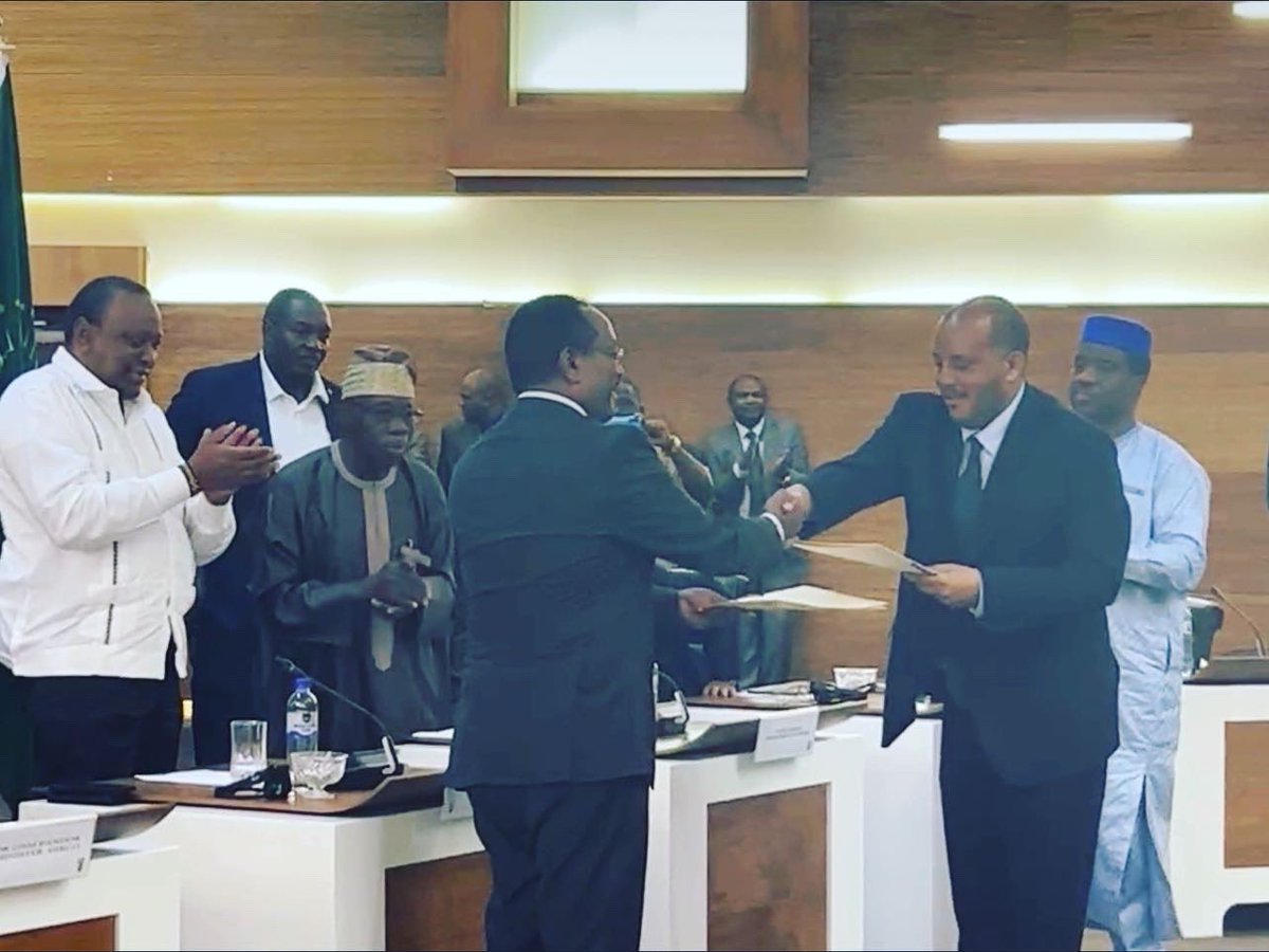 NatnaelMekonne7's tweet photo. ሰበር መረጃ ከፕሪቶሪያ
በደቡብ አፍሪካ  በተካሄደው የሰላም ውይይት የህወሓት መዋቅር ፈርሶ የፌደራል መንግሥት የሚመራው ጊዜያዊ አስተዳደር እንዲቋቋም እና ቡድኑ ሙሉ በሙሉ ትጥቅ እንዲፈታ…https://t.co/RkusLi94Cc https://t.co/lz376f1RJX