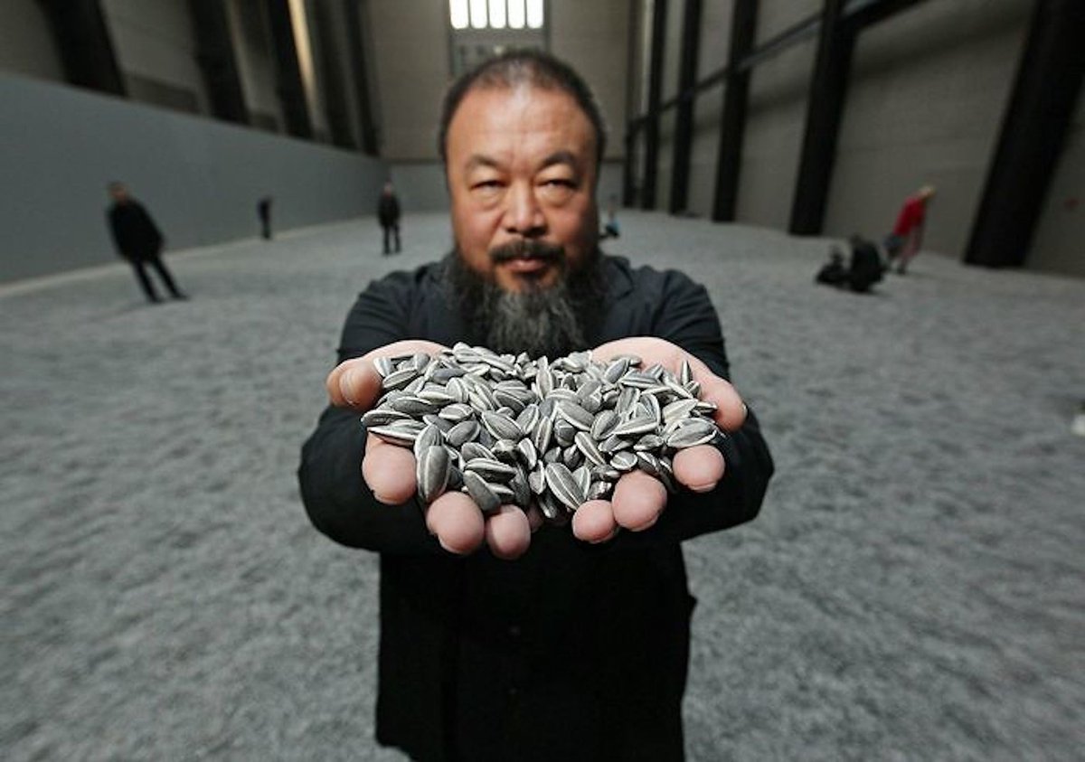 AestheticaMag's tweet photo. #ArtMoments Ai Weiwei (@aiww) | 'Sunflower Seeds'

In 2010, the artist covered @Tate's Turbine Hall with 10 million intricately handcrafted porcelain husks, asking what it means to be an individual in an overpopulated world. https://t.co/zc4vrE20vk