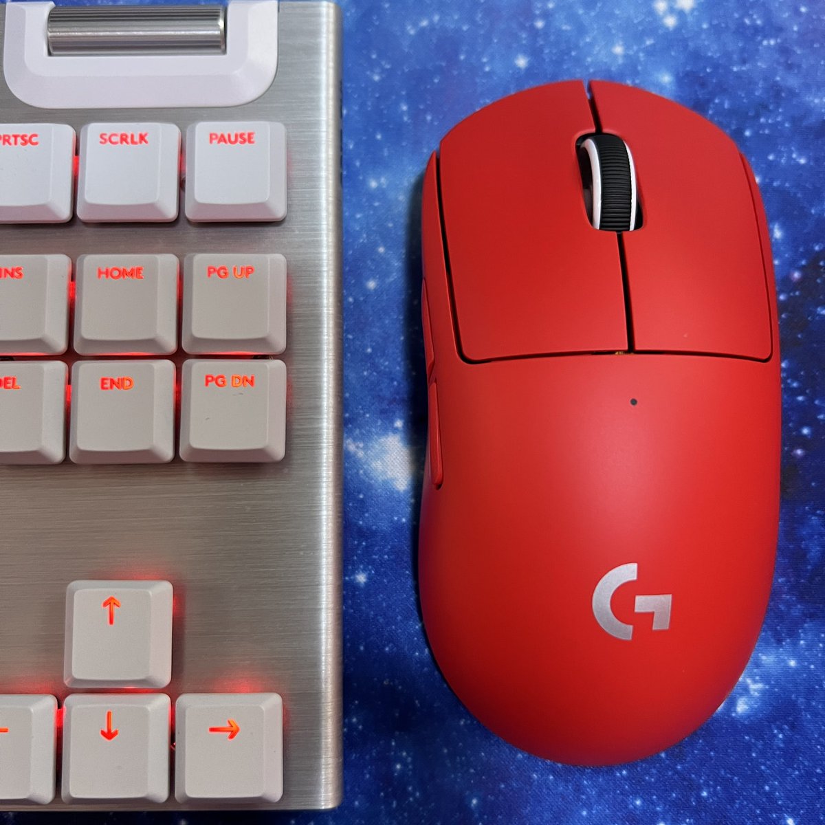 MotoRespawns's tweet photo. Look at that color pop! Clearly, @LogitechG knows how much I love red in my setup. 🔥😍
Thank you so much for sending me the PRO X SUPERLIGHT in the new Red color option! 💙
#ProductProvidedByLogitechG https://t.co/e96EElyZ8Z