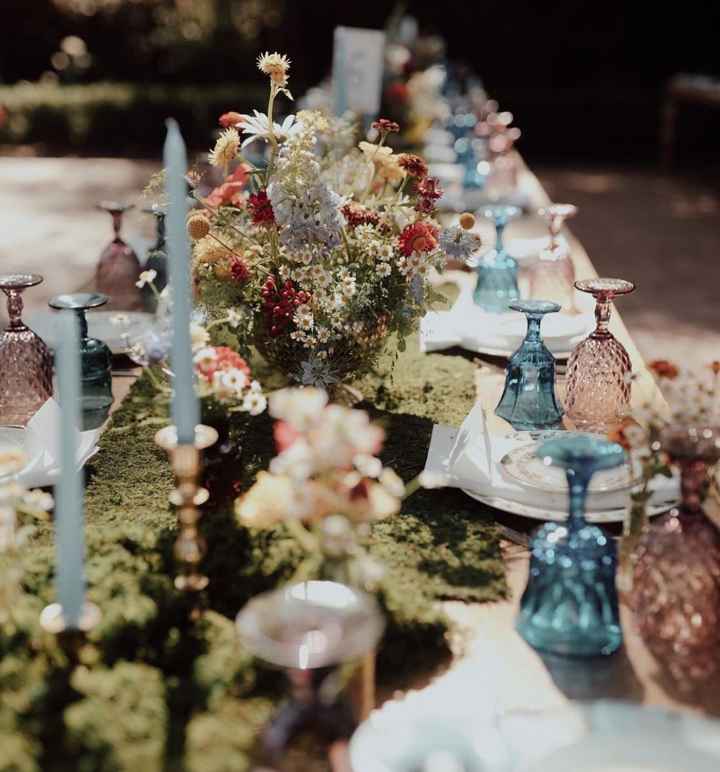 1880Union's tweet photo. We have been seeing a lot of colored taper candles lately, and we have to say it is one of our favorite trends! 
...
Venue // @1880union
Florals // @edenfloralslo
Hair + makeup //@loveandwolvesbeauty
Photography // @tylerbranch https://t.co/LTg6Af7ZRL