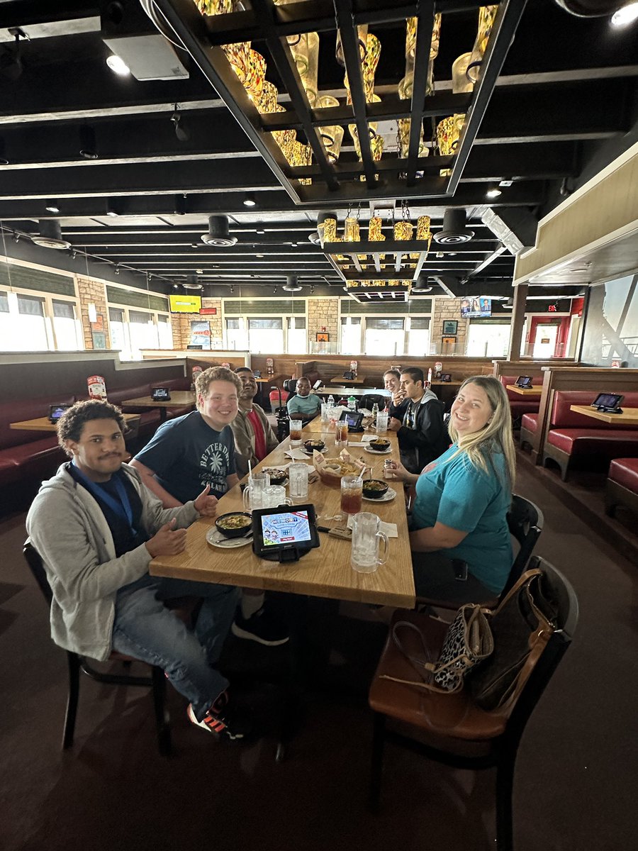 dresingleton812's tweet photo. Working on our social skills, dining etiquette, eating out on a budget #Lessismore and communication in the community and with our friends at 🌶️  @J1Hutton @HumbleISD_TS @HumbleISD_CAM @MOSAIChumbleisd @MarcusAllen1977 @MRobinson817 https://t.co/IZ1ISmvMBO