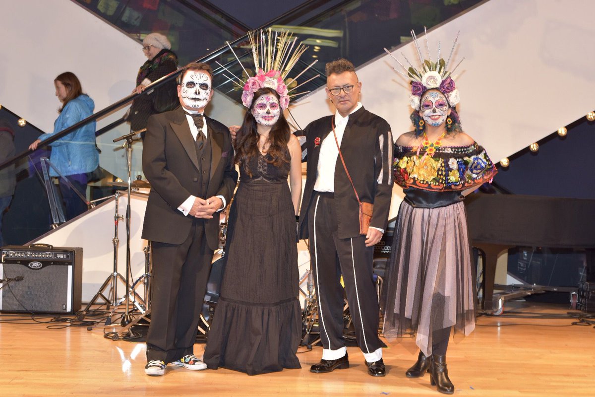 ConectateNash's tweet photo. 🎃🐈⬛
#canada #canada🇨🇦 #nashchaparro #nashproductions #calgary #yyc #radio #conectateconnash #uofc #cjsw #friends #journalist #diadelosmuertos #diadelossantos #halloweencostume #halloween #disfraz #disfrasesdehalloween #Mexico #2denoviembre #1denoviembre https://t.co/CspbvJoNjN