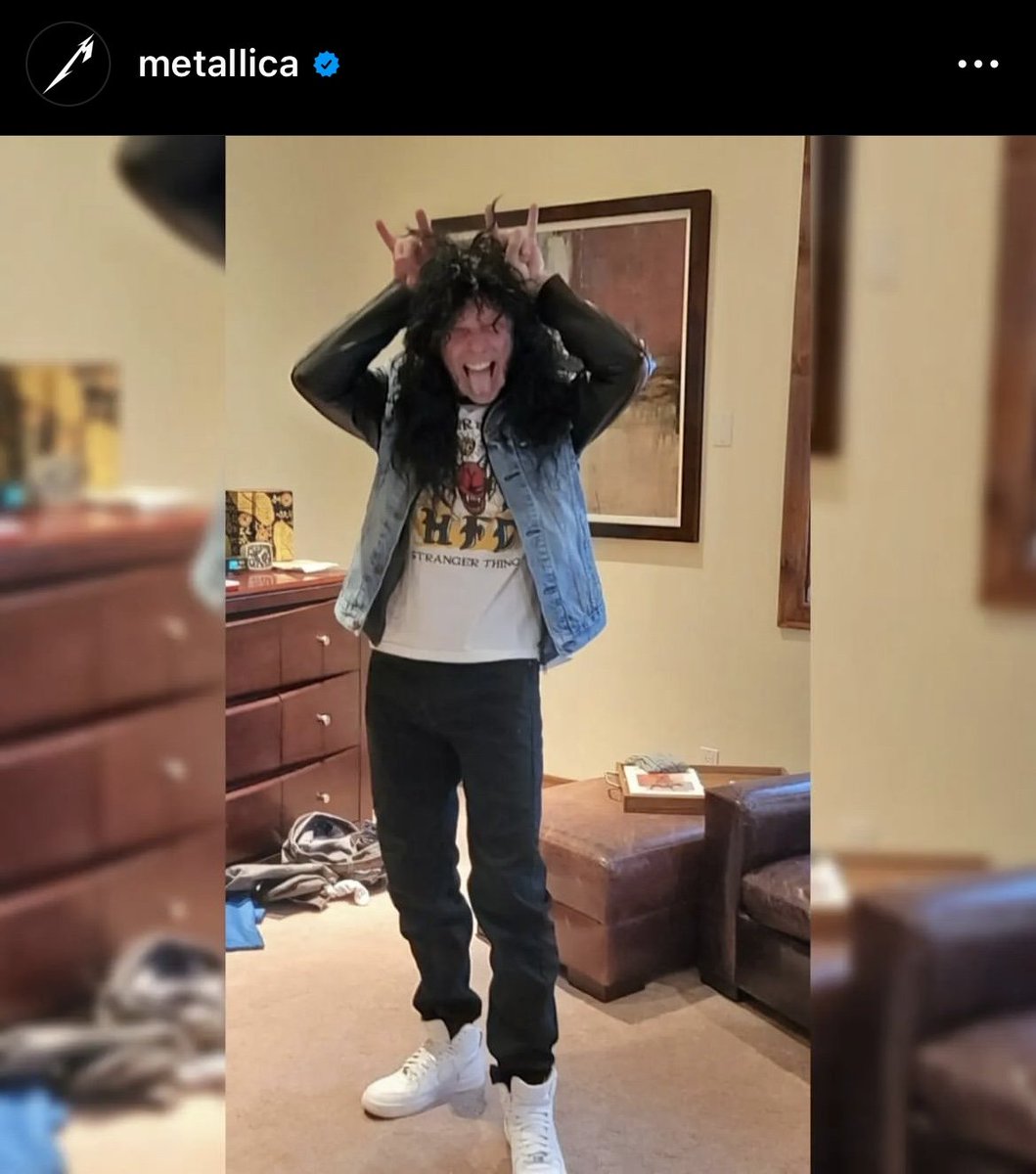 horrorlosers's tweet photo. James Hetfield de Metallica se ha disfrazado de Eddie Munson de #StrangerThings, después de que este versionara 'Master of Puppets' en la serie de Netflix. Internet puede ser maravilloso. https://t.co/0CjRZdWkY4