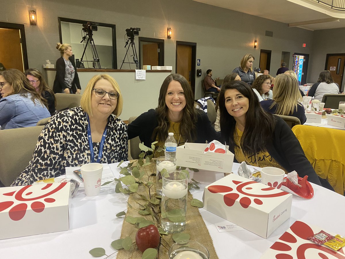 JasonPierschba2's tweet photo. Thank you ESS and stone hard for lunch. #edcampMidTN https://t.co/q3XQeFKAri