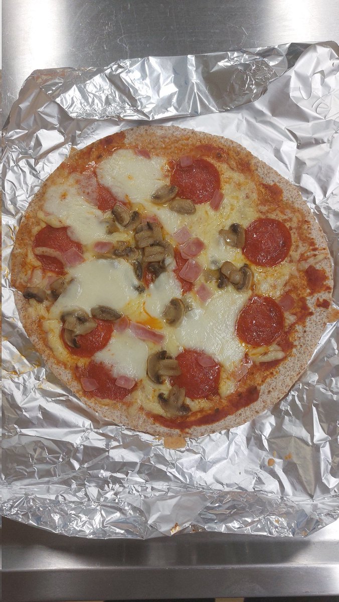 sneakycats's tweet photo. Todays fakeaway group. Tortilla pizzas 🍕 🙂 @Humber_QI @HumberNHSFT https://t.co/nZtdVi0Hdy