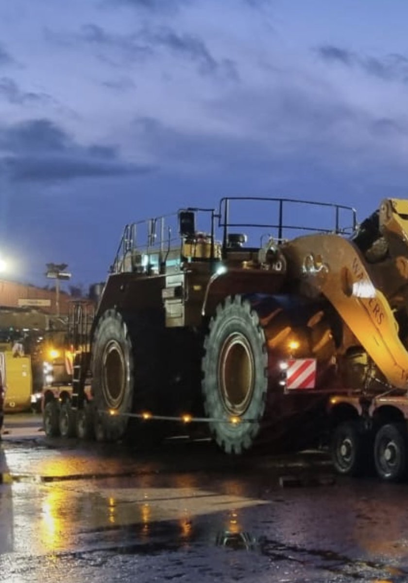 Simon Griffiths (@heavyhaulageuk) on Twitter photo Our specialists at Smiths today moved another Cat 992 for <a href="/FinningNews/">FinningNews</a> <a href="/TheWaltersGroup/">The Walters Group</a> with the help of <a href="/RoadPolicing/">ZR</a> @LeicsPoliceRPU <a href="/NationalHways/">National Highways</a> I think our new illuminated marker boards and clip on side markers worked well for a early start #Compliance 👍well done all 👌 Our specialists at Smiths today moved another Cat 992 for <a href="/FinningNews/">FinningNews</a> <a href="/TheWaltersGroup/">The Walters Group</a> with the help of <a href="/RoadPolicing/">ZR</a> @LeicsPoliceRPU <a href="/NationalHways/">National Highways</a> I think our new illuminated marker boards and clip on side markers worked well for a early start #Compliance 👍well done all 👌