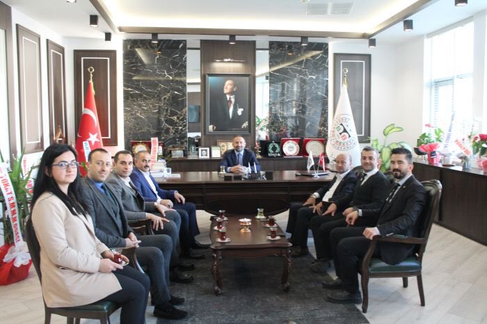 Tokat Baro Başkanlığına seçilen Baro Başkanı Av. Volkan BOZKURT’u makamında ziyaret ederek başarılar diledik. Hayırlı olmasını temenni ediyoruz.