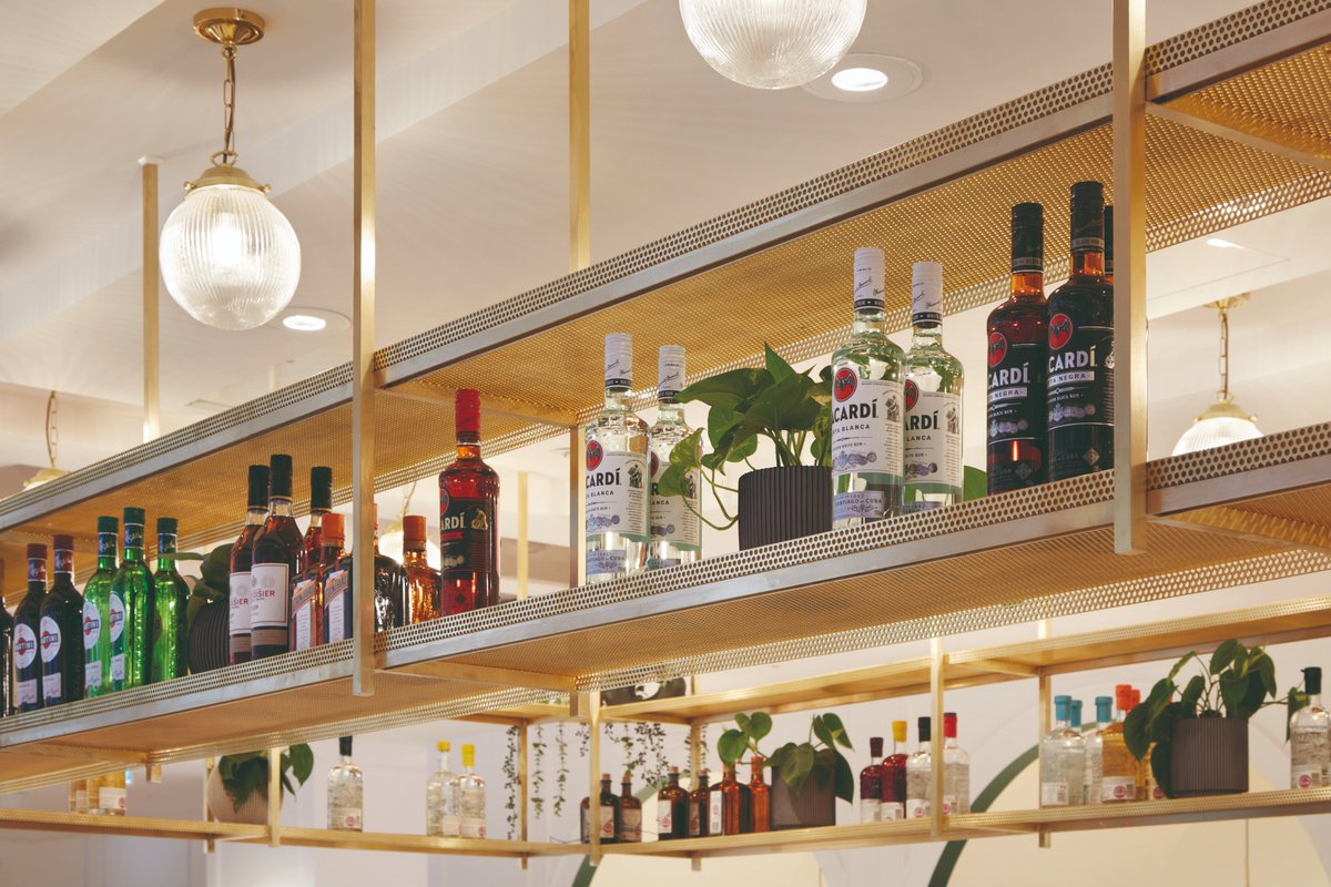 GlassSpecialist's tweet photo. Specialist Group recently completed the below central bars for two of our clients in London. 

We have an unparalleled reputation for design, manufacture and fitting of bespoke furniture for the hospitality sector with specialisms in Joinery, Glass and Metal. https://t.co/G53TaQTr3O