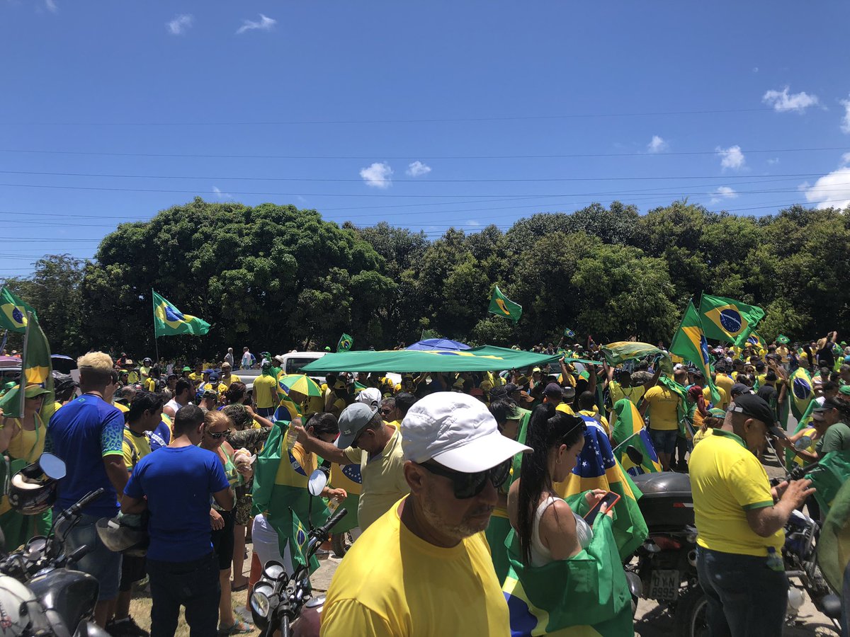 Esse protesto não é por Bolsonaro! É contra tudo de ruim que o Lula representa e nem Bolsonaro tem poder pra dar um fim nisso. Recife- Pernambuco - em frente ao @CMNE_oficial SOS FFAA