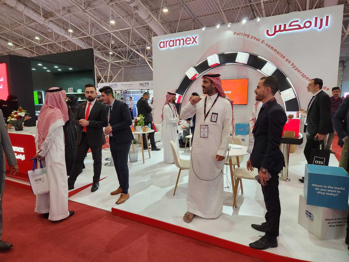 Aramex_KSA's tweet image. يوم جميل قضيناه مع زوار جناح أرامكس "الراعي الذهبي" لمعرض: @SeamlessMENA

المقام في مركز الرياض الدولي للمؤتمرات والمعارض. نشكر كل من زارنا ونتطلع لنراكم مرة أخرى في آخر يوم للمعرض ❤️

#أرامكس_السعودية #أرامكس 
#SeamlessKSA
