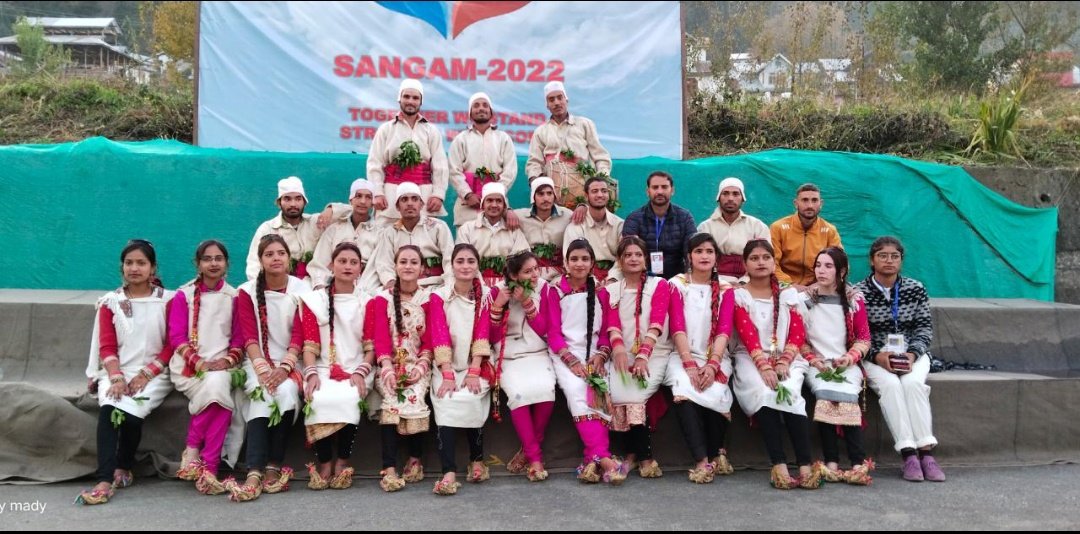 paddar_tourism's tweet photo. Paddari cultural folk dance once again got the 1st Prize for beautiful dance performed by the GDC Paddar students in SANGAM-2022 Youth festival been organised by @JammuTourism in collaboration with Indian Army at Bhaderwah Campus JU.
#paddarifolkdance 
#amazingpaddar https://t.co/bHarbeY3um