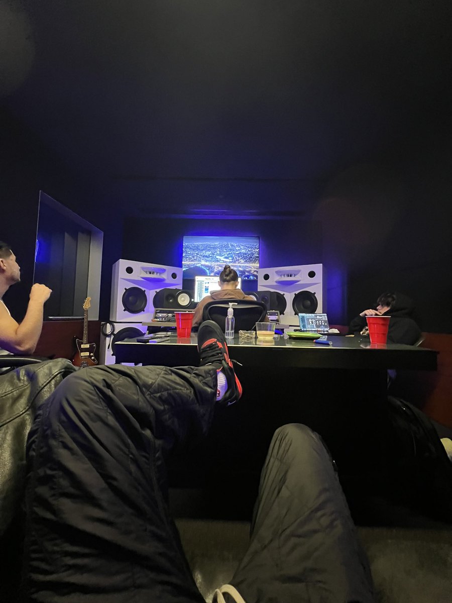 ianndior's tweet photo. album mode https://t.co/BaT8kU9G7k