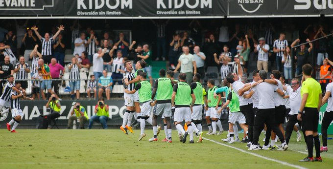 Solo 2⃣ de los 1⃣7⃣2⃣ clubes que conforman las 4 principales categorías nacionales han ganando todos sus partidos cuando juegan como local:

@cdcastellon 
<a href="/clubdepguijuelo/">Club Deportivo Guijuelo</a>