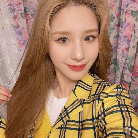 loonathink's tweet photo. heejin as cher https://t.co/SmpRcFD6v6