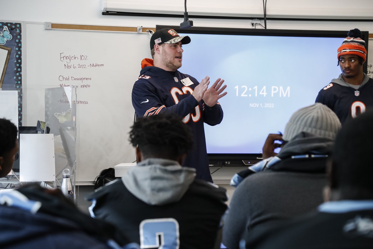 Yesterday, #DaBears @JaquanBrisker & @Beez_Niese visited w/ football players from @newEnglewoodST1 to discuss the importance of consistency, ownership & perseverance.