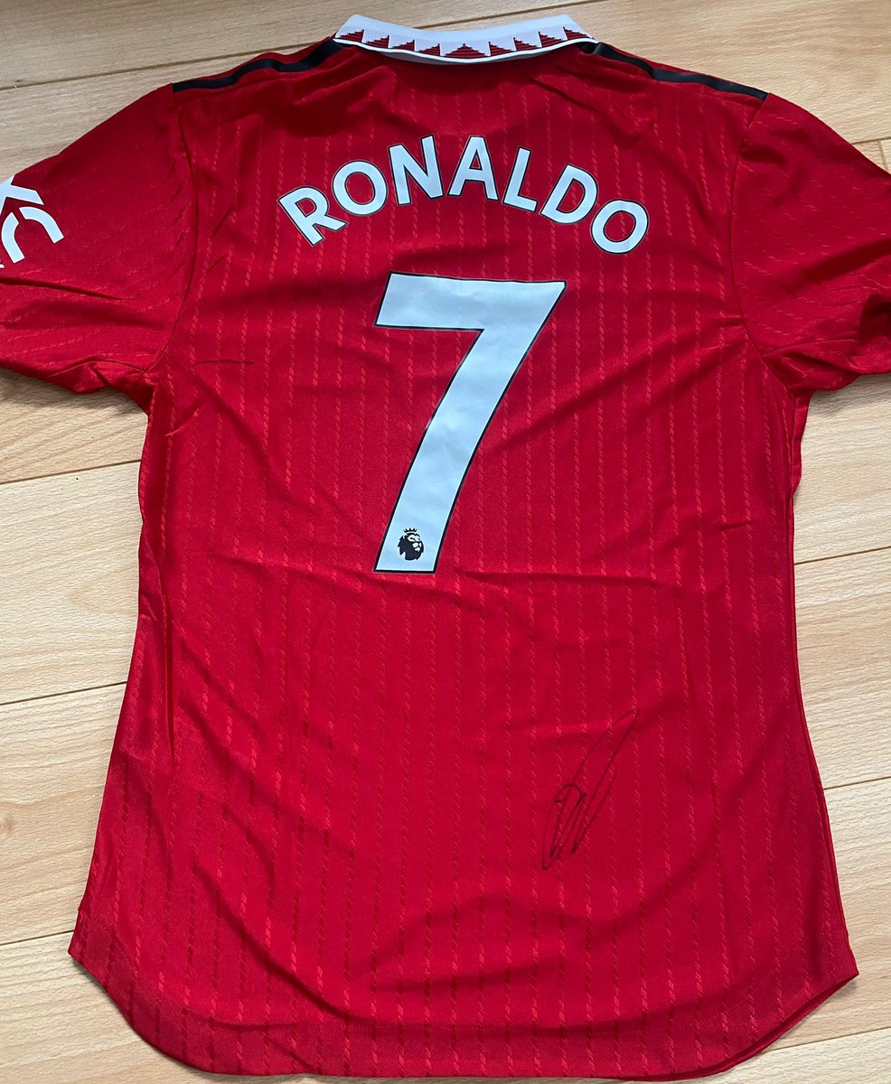 UTDPatron's tweet image. Huge Giveaway. 

Retweet and follow both 

If Man Utd beat Real Sociedad by more than 1 goal tomorrow night one person will win the amazing Cristiano Ronaldo signed shirt with certificate of authenticity🖊 

Retweet and follow to win
Follow @Patron_MUFC and @SuZeSport