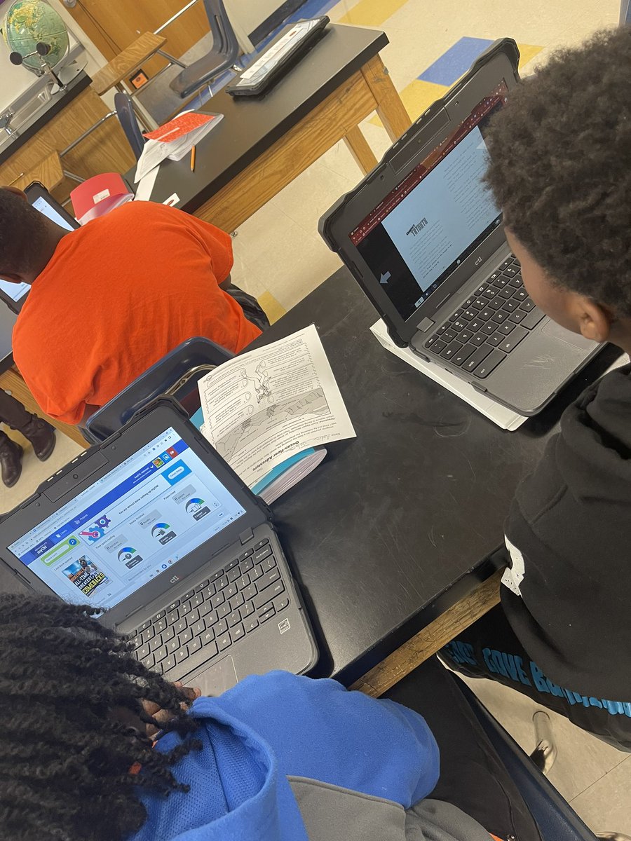JessicaPauldo's tweet photo. HUGE THANKS TO @JLIAMediaCenter for stopping by my 6th grade science classes to give an in depth orientation on our reading platforms. @JLIA_Science is PUSHing reading! R(Read) L(Log) T(Test). PUSHing my students to do more, 740,000 mins more. #LiteracyInScience π§‘ https://t.co/JHdbRBAuon