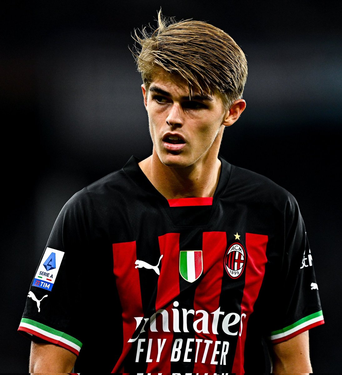 ftsmilan's tweet photo. Al di là del grande risultato del @acmilan siamo sinceramente preoccupati per #deketelaere: indubbiamente il ragazzo ha talento ma vederlo spaesato in campo ci fa male. È un ragazzo buono, umile e sensibile: dobbiamo sostenerlo e proteggerlo da chi vuole distruggerlo. #ACMilan https://t.co/mq0uToC2ox