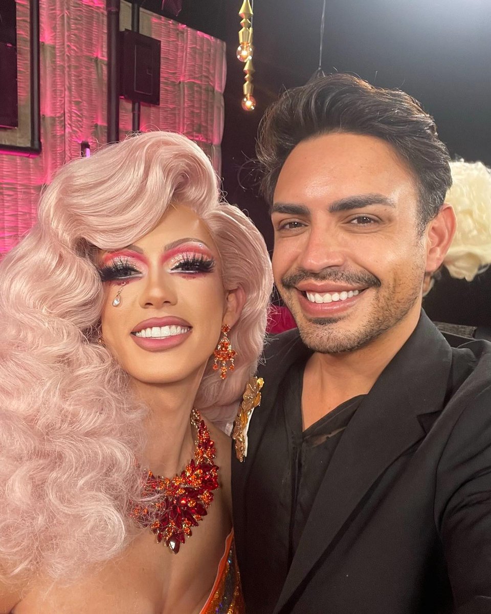kevmchalenews's tweet photo. wigsandgrace: "Favorite person of the year award goes to @druidDUDE #chicwasrobbed #idkwhorobbedher #whoisrob #celebdragrace" #kevinmchale #chiclifay
https://t.co/S0l7cZue0H https://t.co/LjTsoZxpqd
