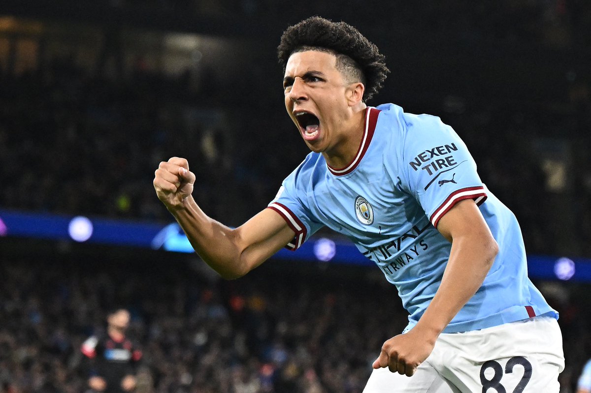 FabrizioRomano's tweet photo. First start, first goal for Rico Lewis in Champions League. Another talent coming from Man City Academy. ⭐️ #MCFC

Born in 2004, Lewis’ current deal will expire in June 2025 — been told Man City are planning new contract bid to extend the agreement. #UCL https://t.co/MswD6NC2Yi